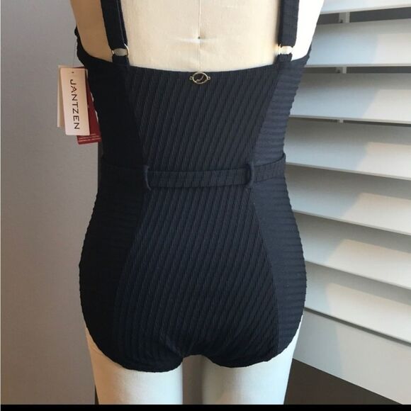 Jantzen size 6 Textured black belted swimsuit - Picture 5 of 9